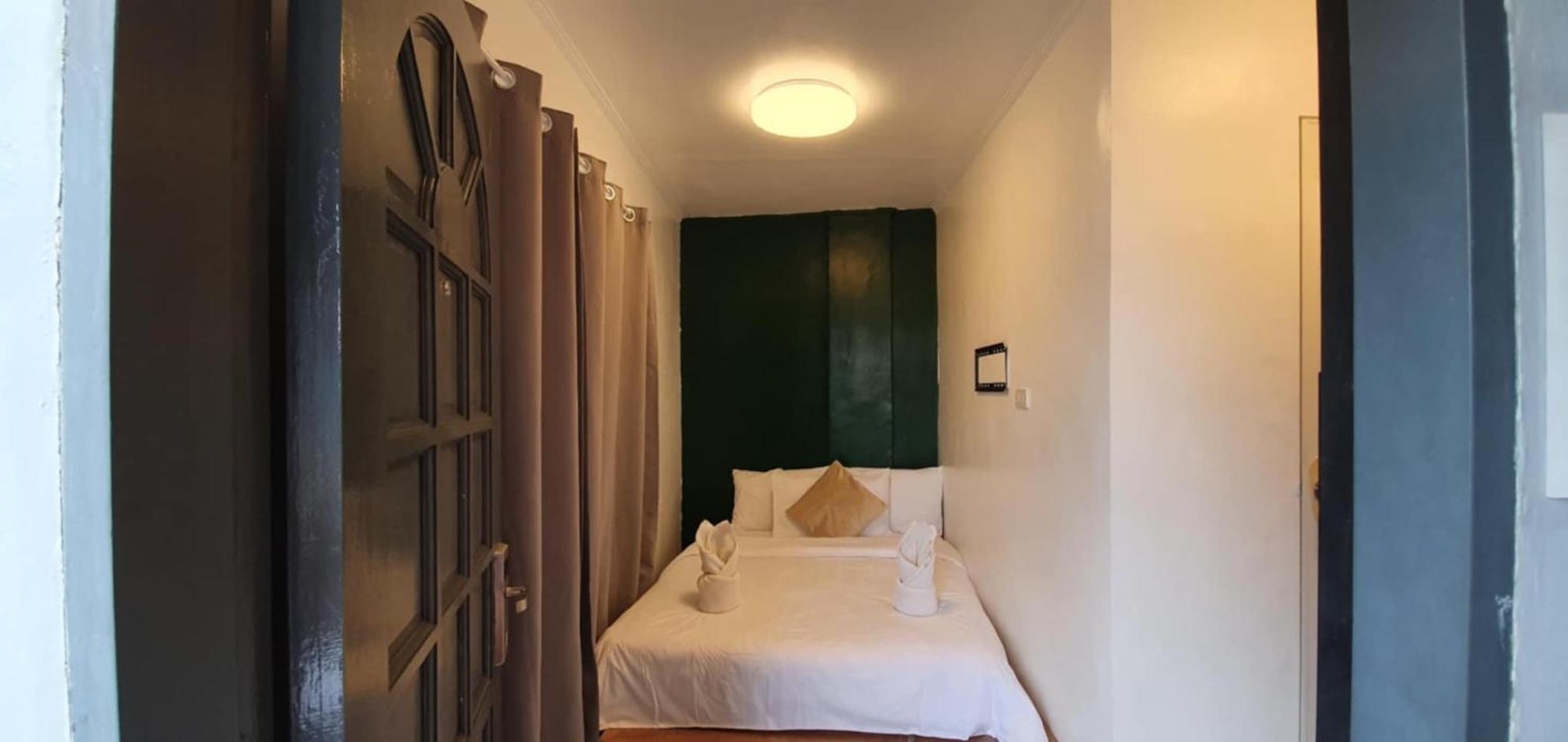 Aj Tourist Inn Coron Bagian luar foto